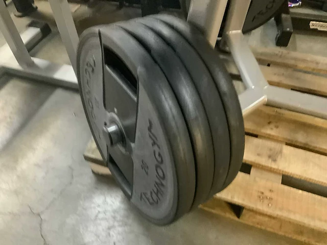 Technogym schijven 50mm 5x 5kg; 20x 10kg;8x20kg krachtstation - afbeelding 4 van  6