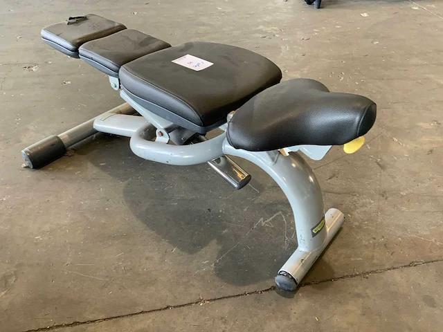 Technogym selection adjustable bench krachtstation - afbeelding 4 van  5