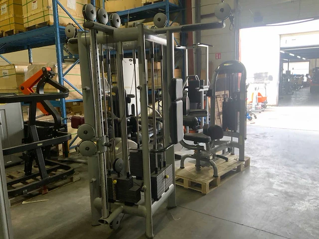 Technogym selection line 4 pulley statin krachtstation - afbeelding 1 van  8
