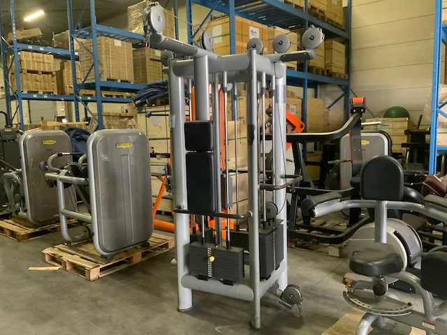 Technogym selection line 4 pulley statin krachtstation - afbeelding 2 van  8