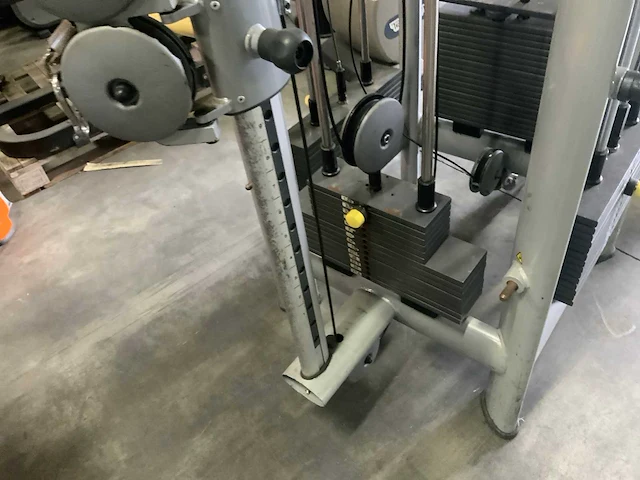 Technogym selection line 4 pulley statin krachtstation - afbeelding 5 van  8