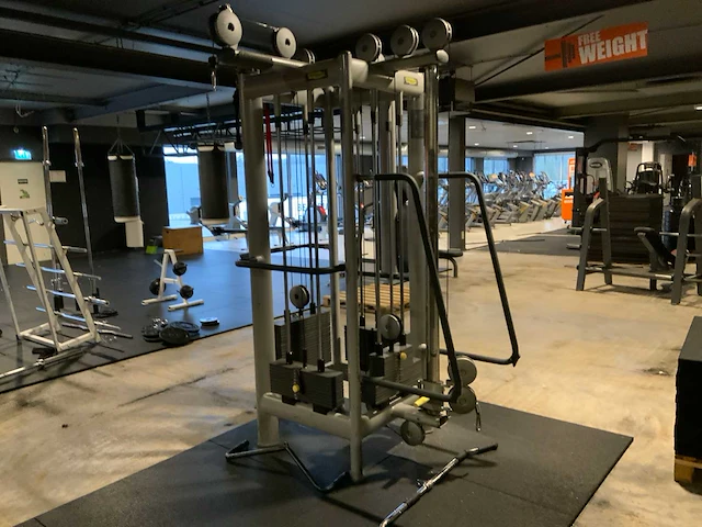 Technogym selection line 4 pulley station krachtstation - afbeelding 5 van  8