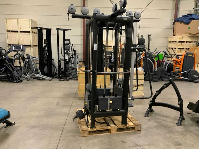 Technogym selection line 4 pulley station krachtstation - afbeelding 1 van  8