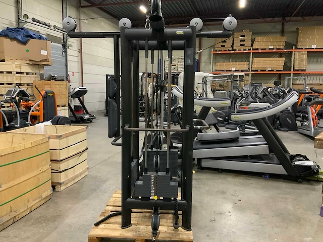 Technogym selection line 4 pulley station krachtstation - afbeelding 2 van  8