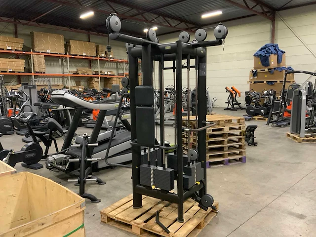 Technogym selection line 4 pulley station krachtstation - afbeelding 3 van  8