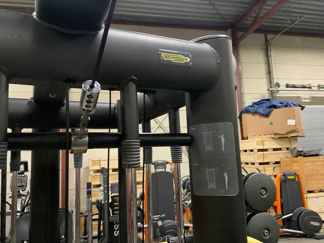 Technogym selection line 4 pulley station krachtstation - afbeelding 8 van  8