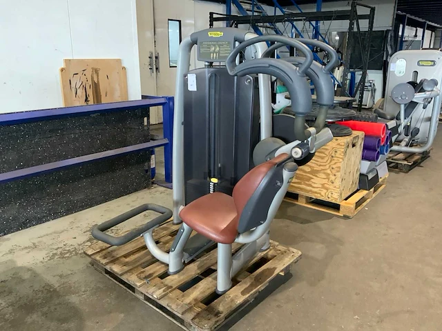 Technogym selection line abdominal crunch krachtstation - afbeelding 5 van  7