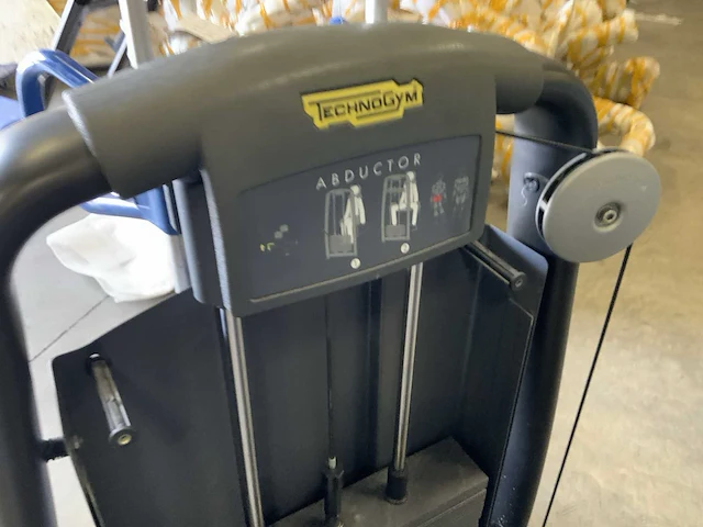 Technogym selection line abductor krachtstation - afbeelding 2 van  5