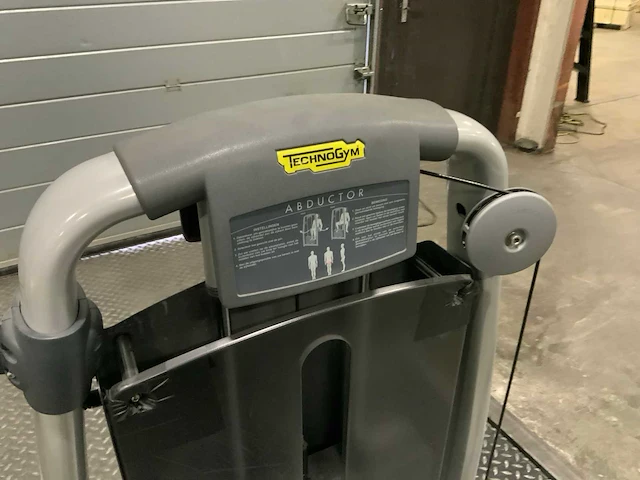 Technogym selection line abductor krachtstation - afbeelding 3 van  6
