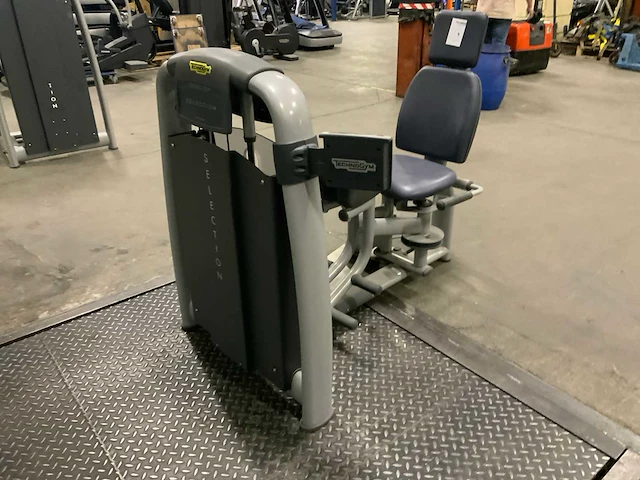 Technogym selection line adductor krachtstation - afbeelding 4 van  6