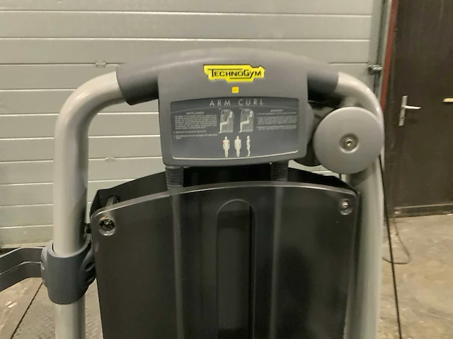Technogym selection line armcurl krachtstation - afbeelding 3 van  6