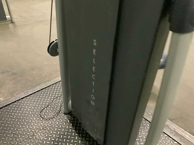 Technogym selection line armcurl krachtstation - afbeelding 6 van  6