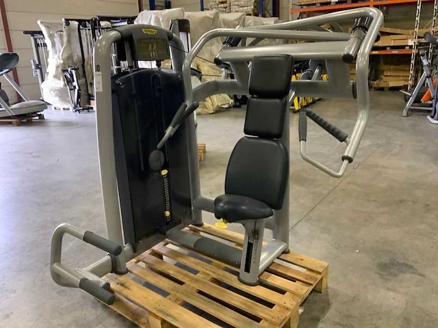 Technogym selection line chest incline krachtstation - afbeelding 1 van  4