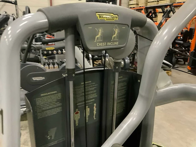 Technogym selection line chest incline krachtstation - afbeelding 3 van  7