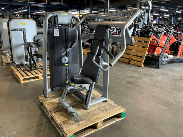 Technogym selection line chest incline krachtstation - afbeelding 1 van  6