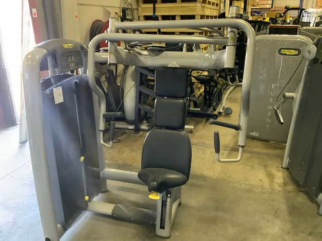 Technogym selection line chest press krachtstation - afbeelding 1 van  4