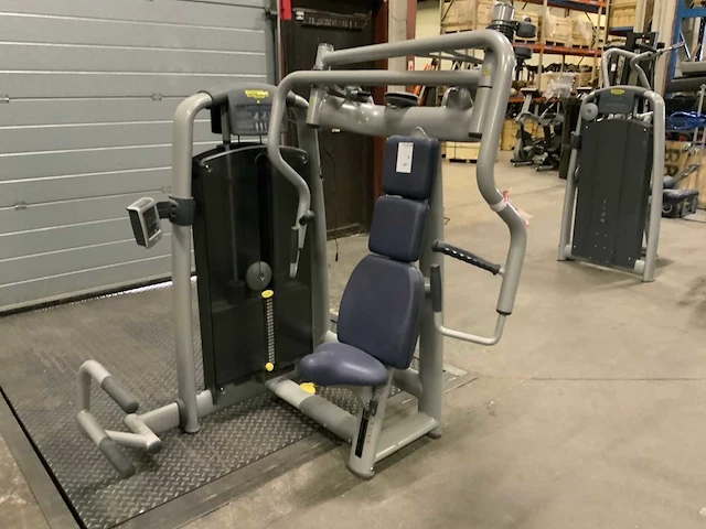 Technogym selection line chestpress krachtstation - afbeelding 1 van  6
