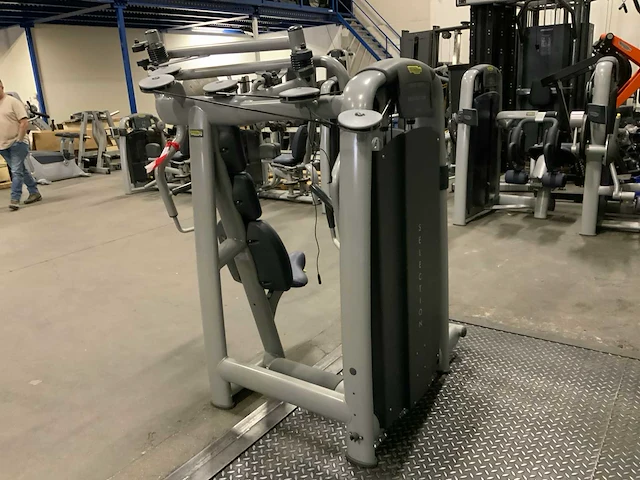 Technogym selection line chestpress krachtstation - afbeelding 6 van  6