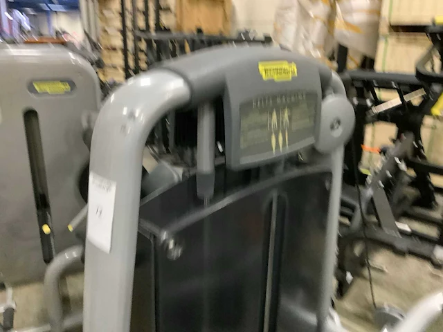 Technogym selection line delt machine krachtstation - afbeelding 2 van  5