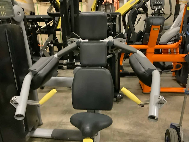 Technogym selection line delt machine krachtstation - afbeelding 4 van  5