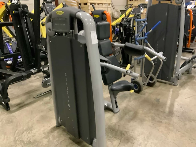 Technogym selection line delt machine krachtstation - afbeelding 5 van  5