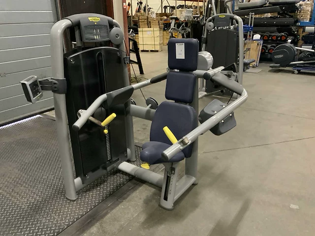 Technogym selection line delts machine krachtstation - afbeelding 1 van  5