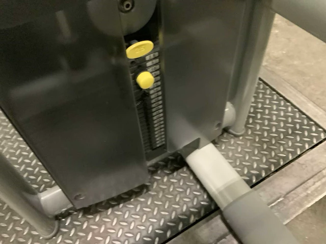 Technogym selection line delts machine krachtstation - afbeelding 4 van  5