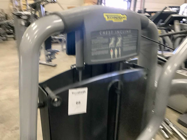 Technogym selection line incline chest krachtstation - afbeelding 3 van  6