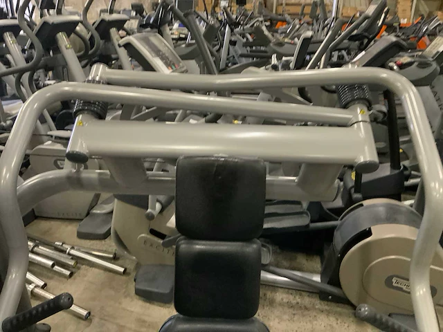 Technogym selection line incline chest krachtstation - afbeelding 5 van  6