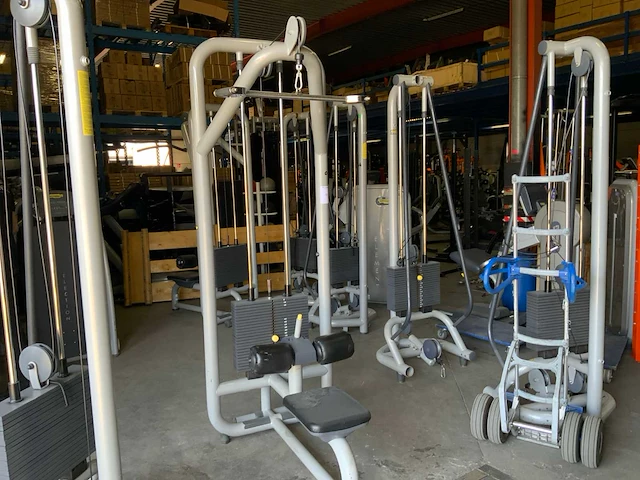Technogym selection line lat pulley krachtstation - afbeelding 1 van  5