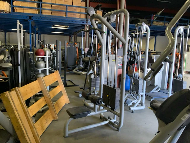 Technogym selection line lat pulley krachtstation - afbeelding 1 van  5