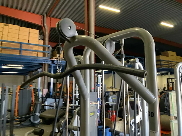 Technogym selection line lat pulley krachtstation - afbeelding 2 van  5