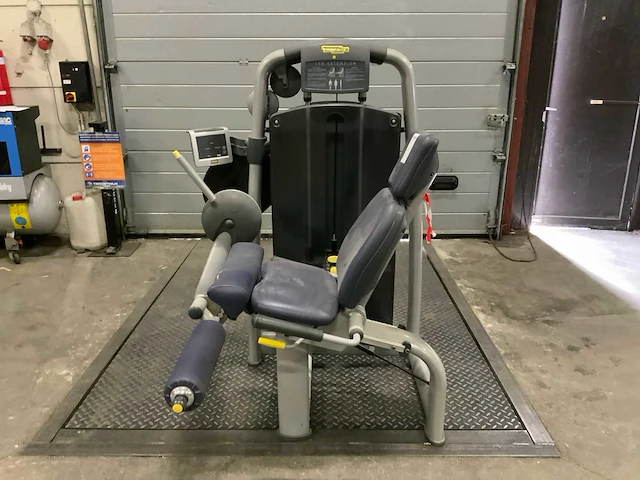 Technogym selection line leg extension krachtstation - afbeelding 1 van  7