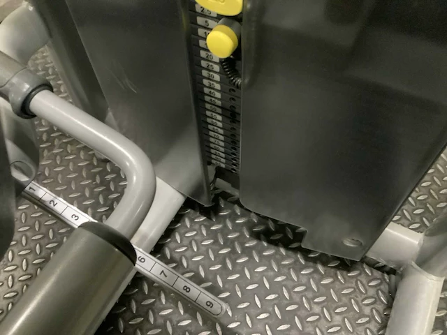 Technogym selection line leg extension krachtstation - afbeelding 5 van  7