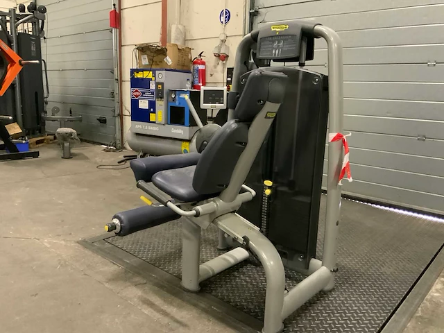 Technogym selection line leg extension krachtstation - afbeelding 6 van  7