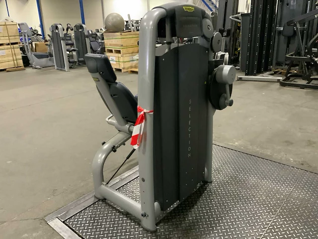 Technogym selection line leg extension krachtstation - afbeelding 7 van  7