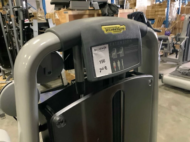 Technogym selection line leg extension krachtstation - afbeelding 2 van  6