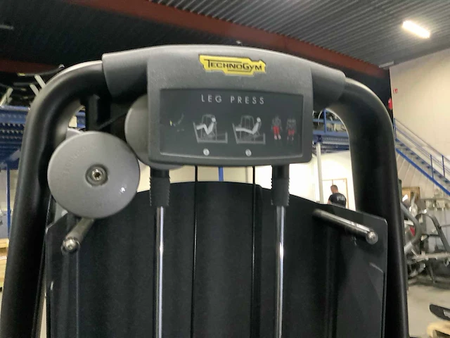 Technogym selection line legpress krachtstation - afbeelding 4 van  7