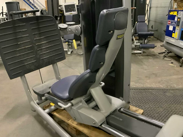 Technogym selection line legpress krachtstation - afbeelding 6 van  7