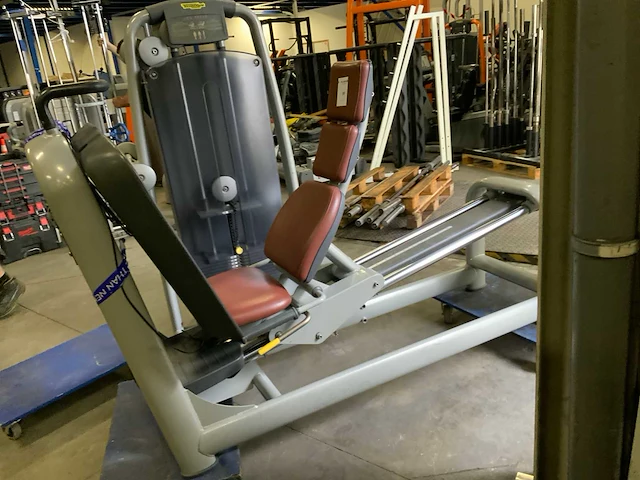 Technogym selection line legpress krachtstation - afbeelding 1 van  6