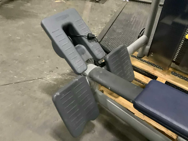 Technogym selection line pulley krachtstation - afbeelding 2 van  5