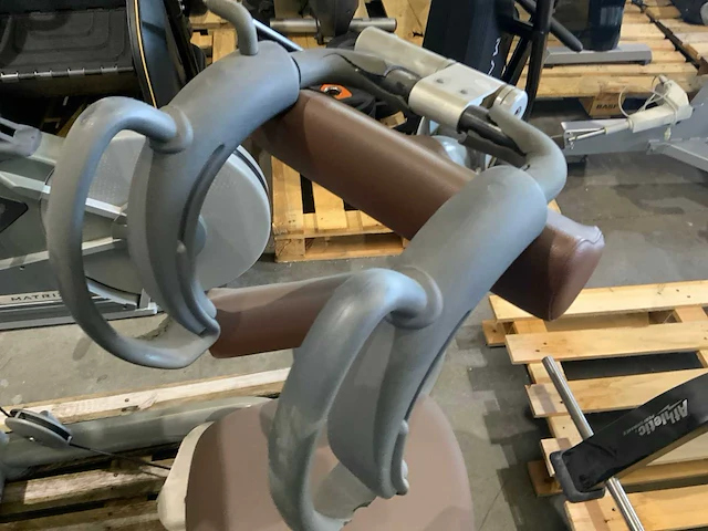 Technogym selection line rotary torso krachtstation - afbeelding 6 van  7