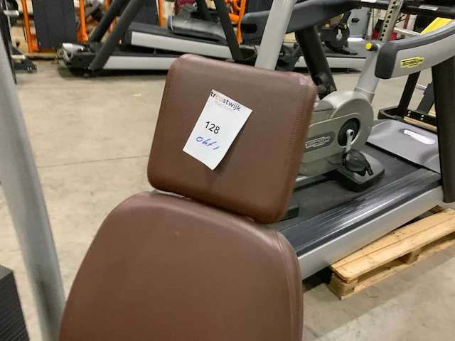 Technogym selection line seate leg curl krachtstation - afbeelding 2 van  5