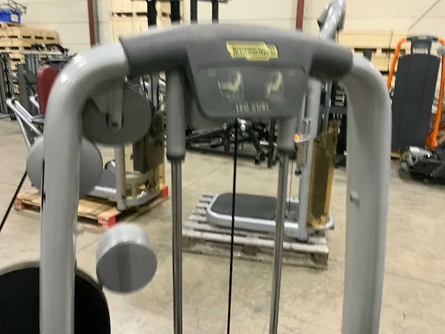 Technogym selection line seate leg curl krachtstation - afbeelding 3 van  5