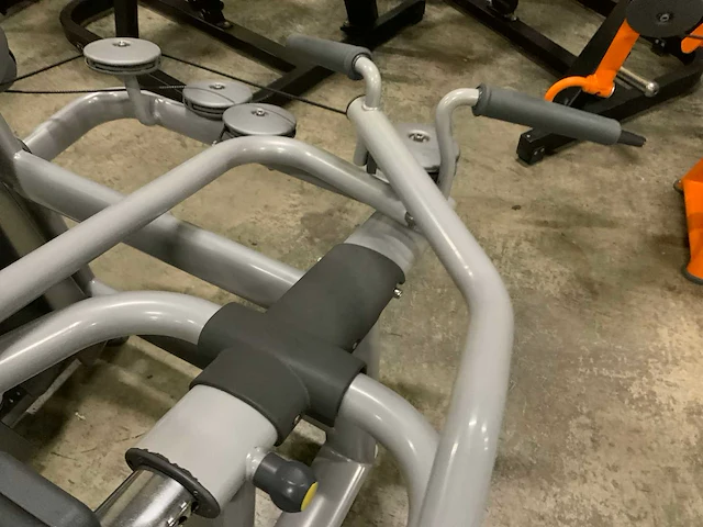 Technogym selection line upperback krachtstation - afbeelding 3 van  5