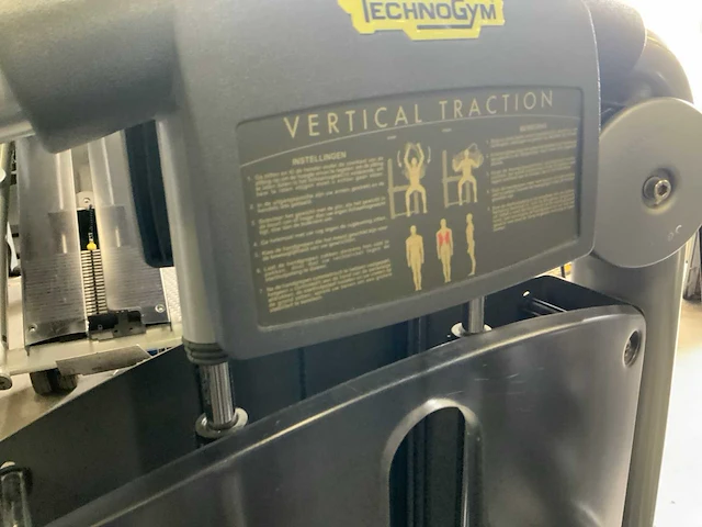 Technogym selection line vertical traction krachtstation - afbeelding 5 van  6