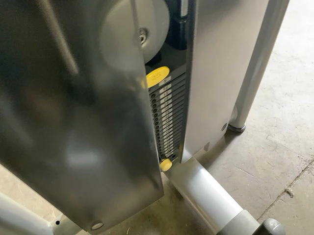 Technogym selection line vertical traction krachtstation - afbeelding 6 van  6