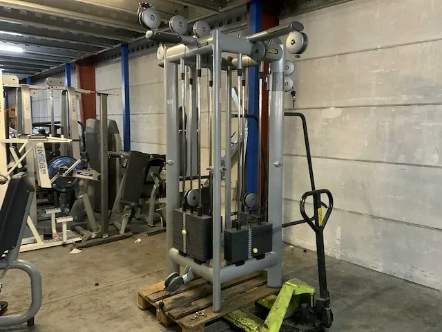 Technogym selectionline 4 pulley station krachtstation - afbeelding 1 van  6