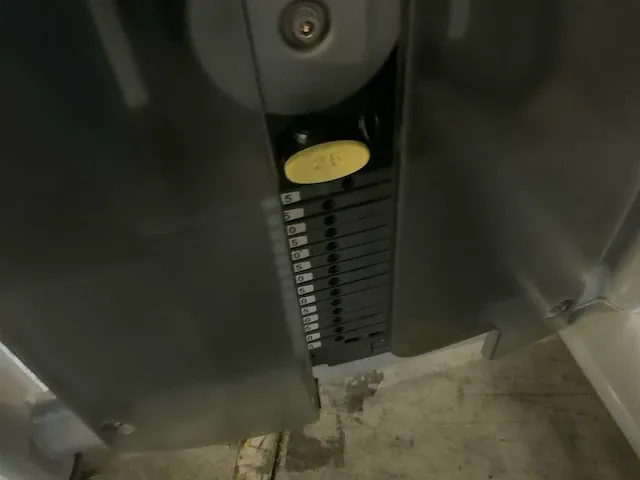 Technogym selectionline armcurl krachtstation - afbeelding 4 van  5