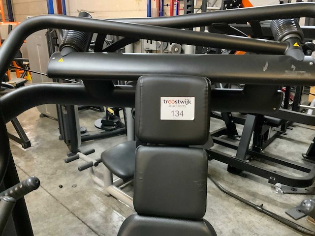 Technogym selectionline chest incline krachtstation - afbeelding 2 van  5